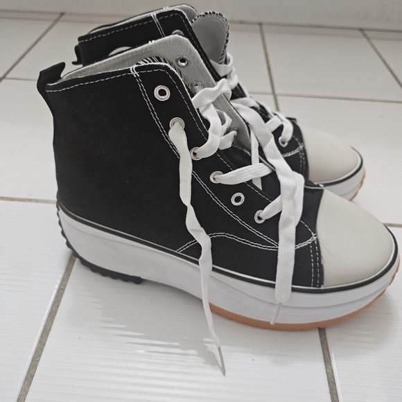 New Women’s ankle Top Canvas Lace Up Sneakers In Black - Brand New - Picture 2 of 8